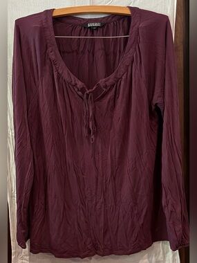 Women's Long-Sleeve Scoop Neck Top in Wine